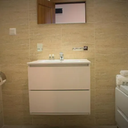 Contemporary Vibe - Paris 3 クルージュ＝ナポカ